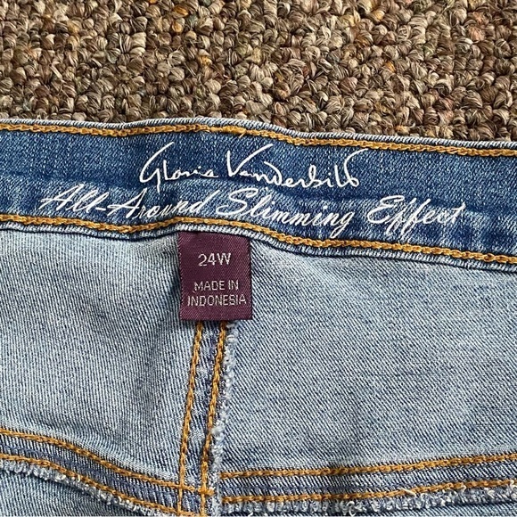 Gloria Vanderbilt Shorts Women’s Plus Size 24W Amanda Blue Jean Medium Wash - Picture 9 of 14
